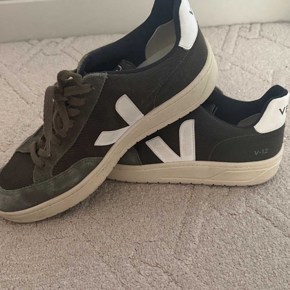 Veja V-12 Men's Sneakers - Olive and White